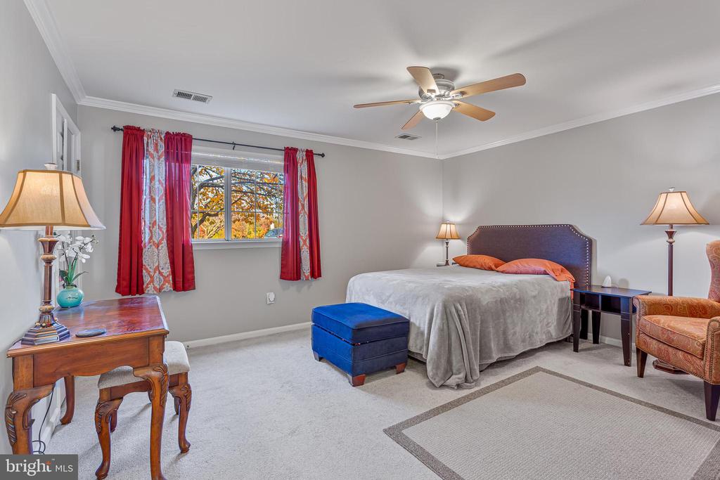 1130 HUNTMASTER TERRACE NE 102