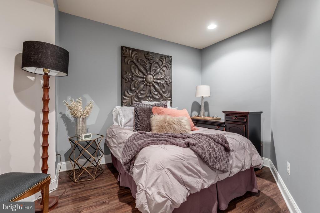 25554 MIMOSA TREE COURT