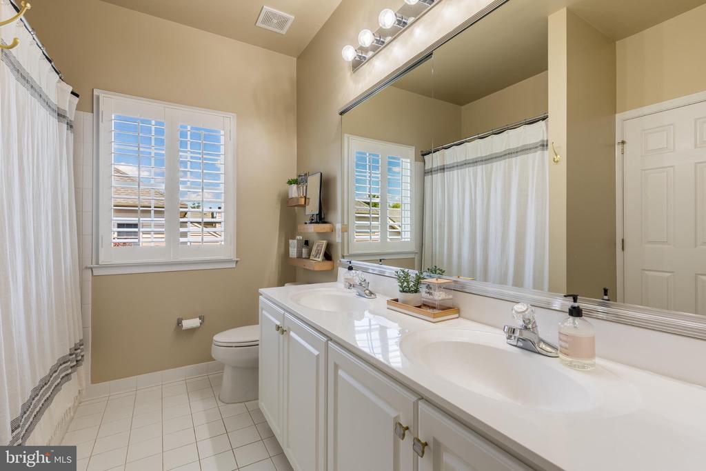 25554 MIMOSA TREE COURT