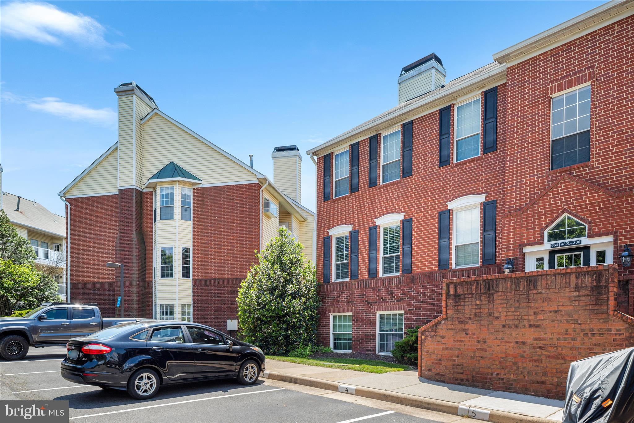 664 GATEWAY DRIVE SE 302