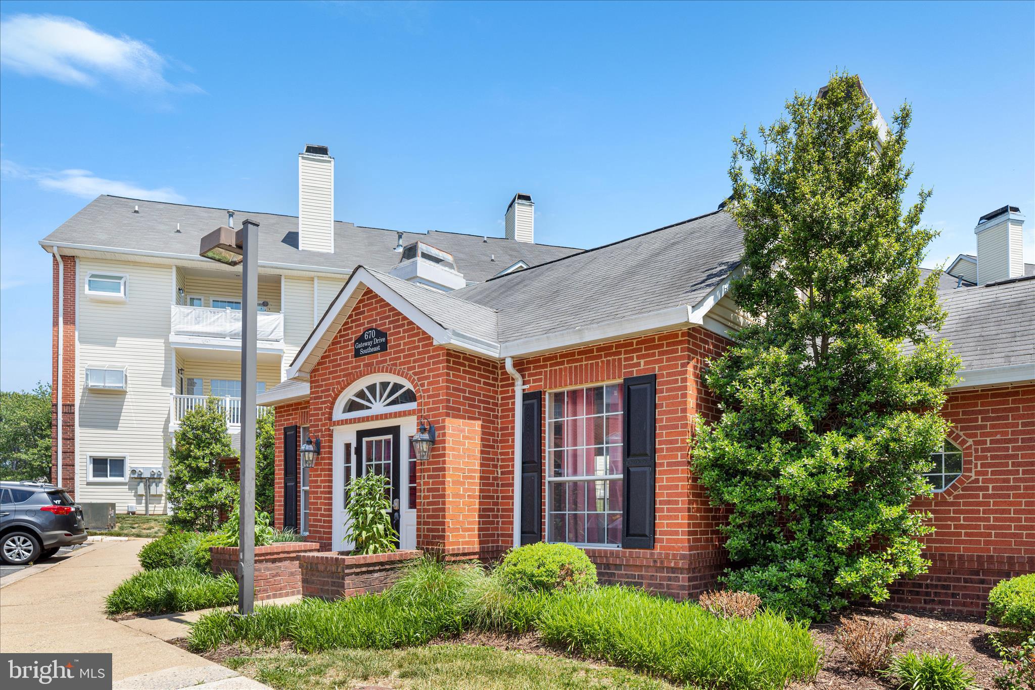 664 GATEWAY DRIVE SE 302