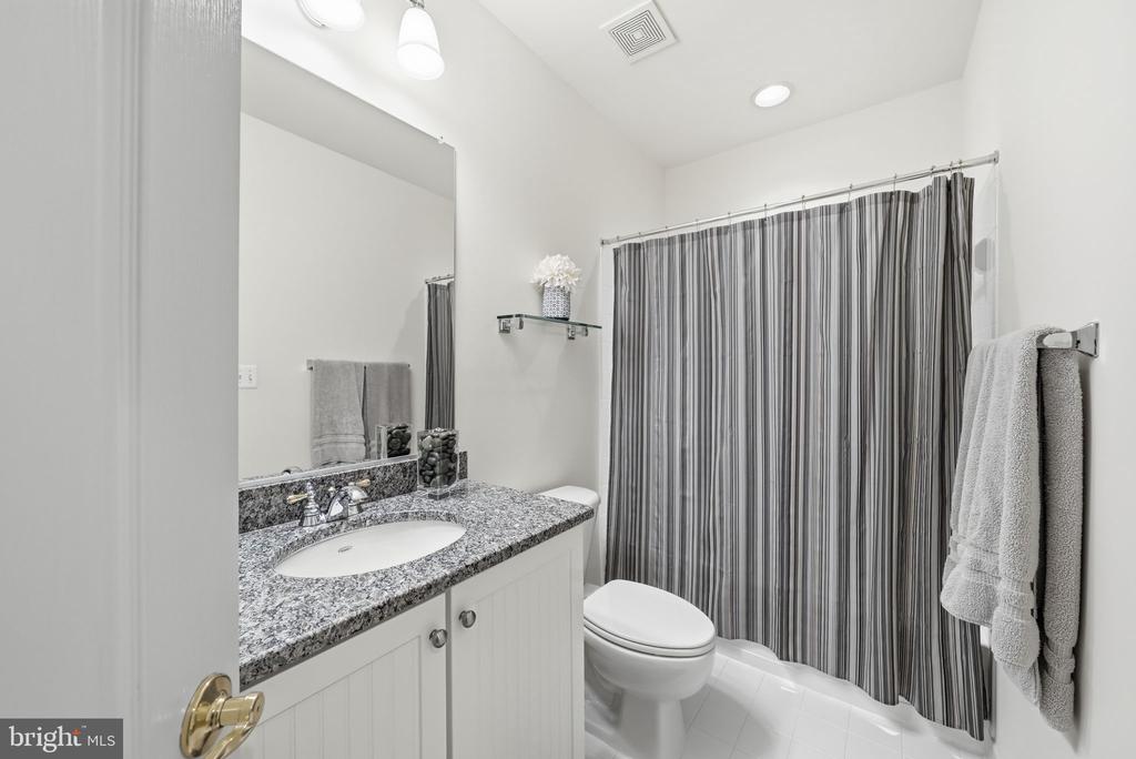 41897 WHITE MOUNTAIN COURT