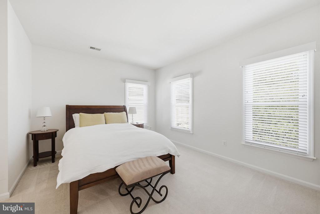 41897 WHITE MOUNTAIN COURT