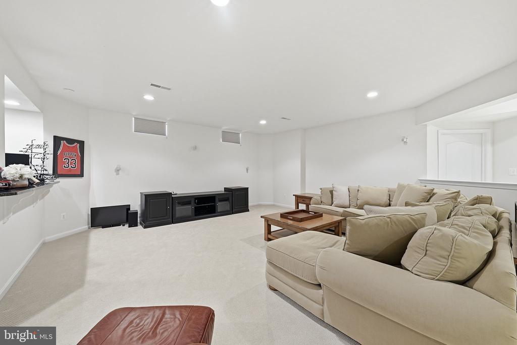 41897 WHITE MOUNTAIN COURT