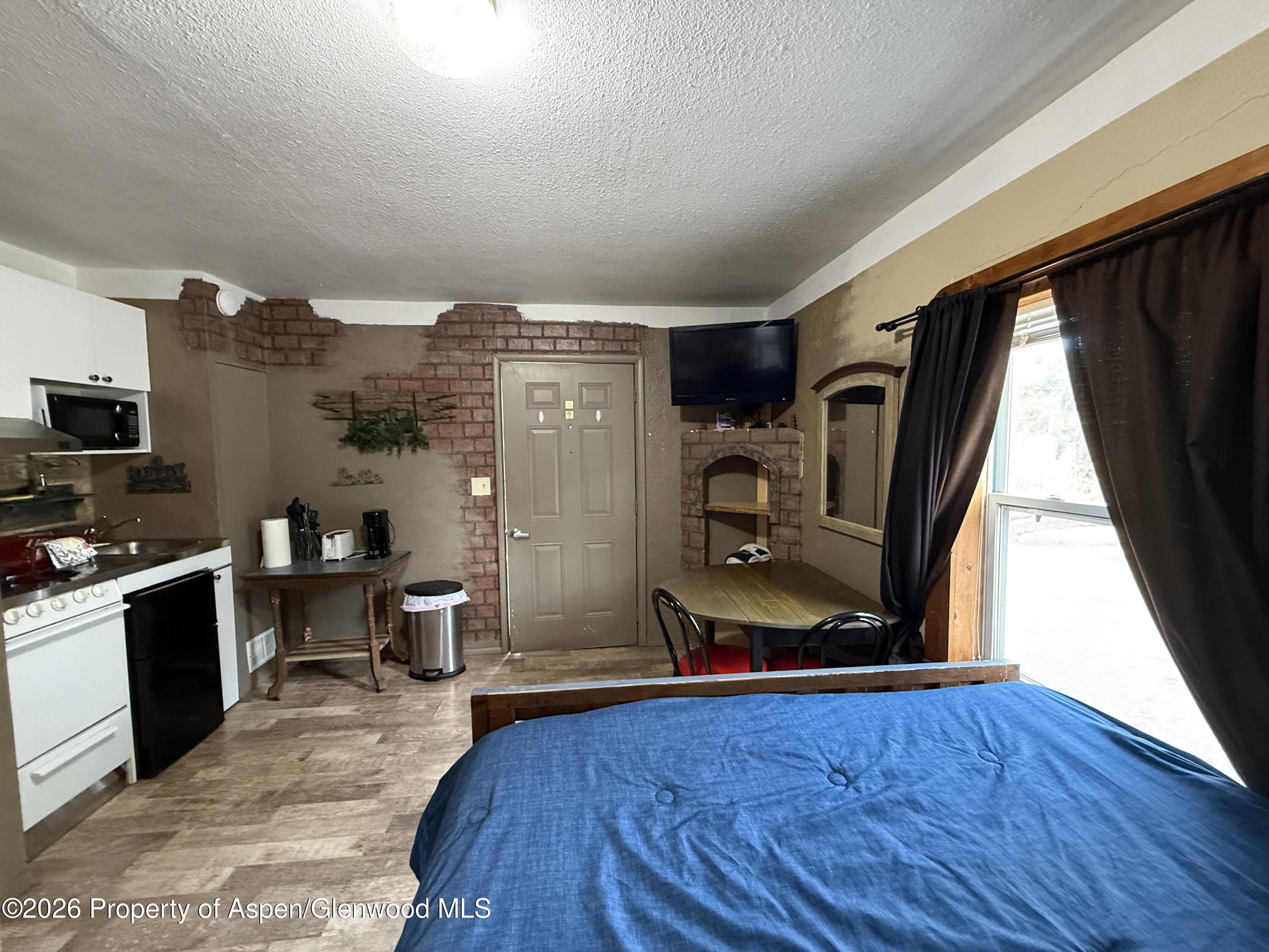 910 Yampa Avenue 1