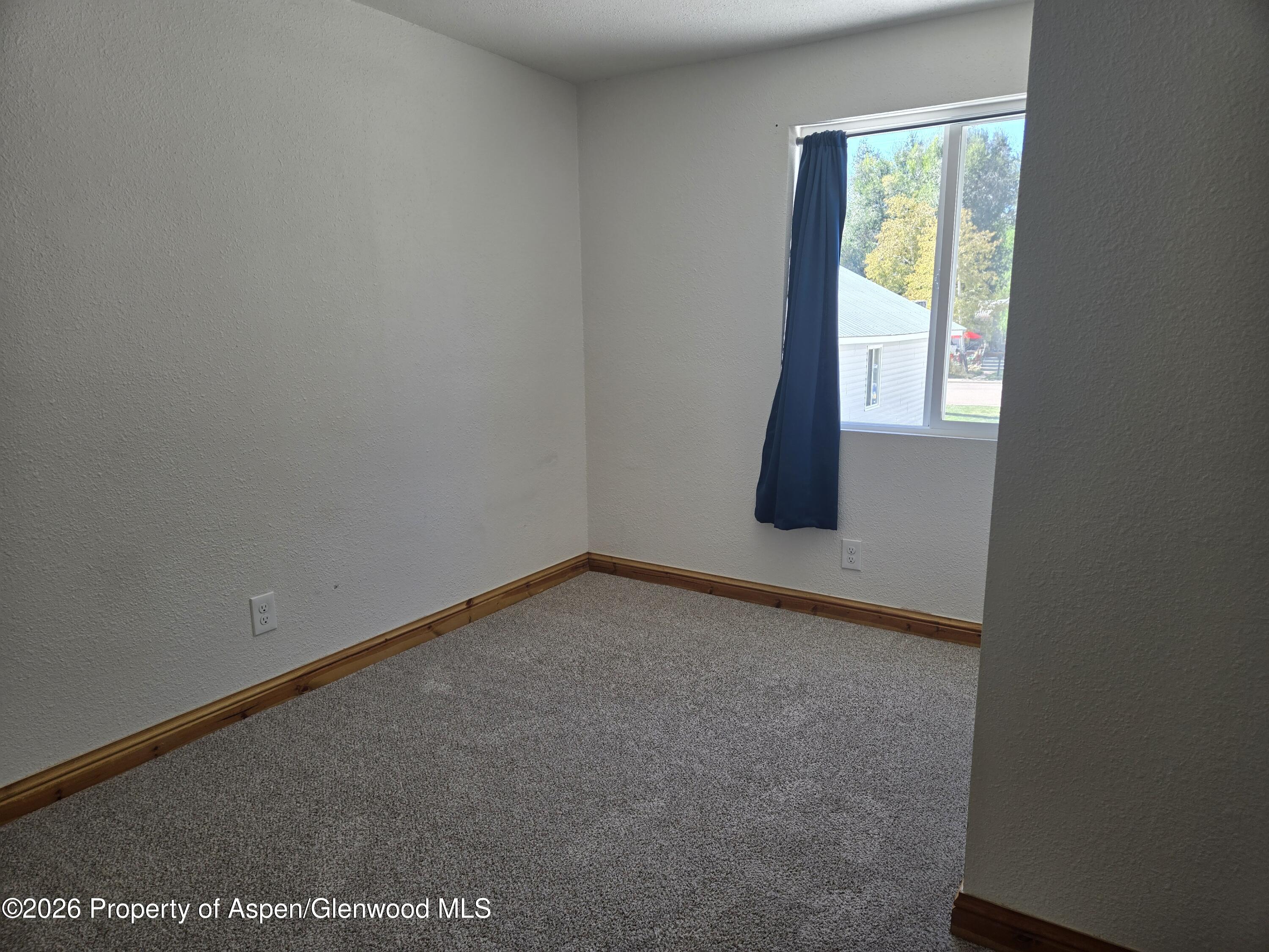 561 1/2 Barclay Street