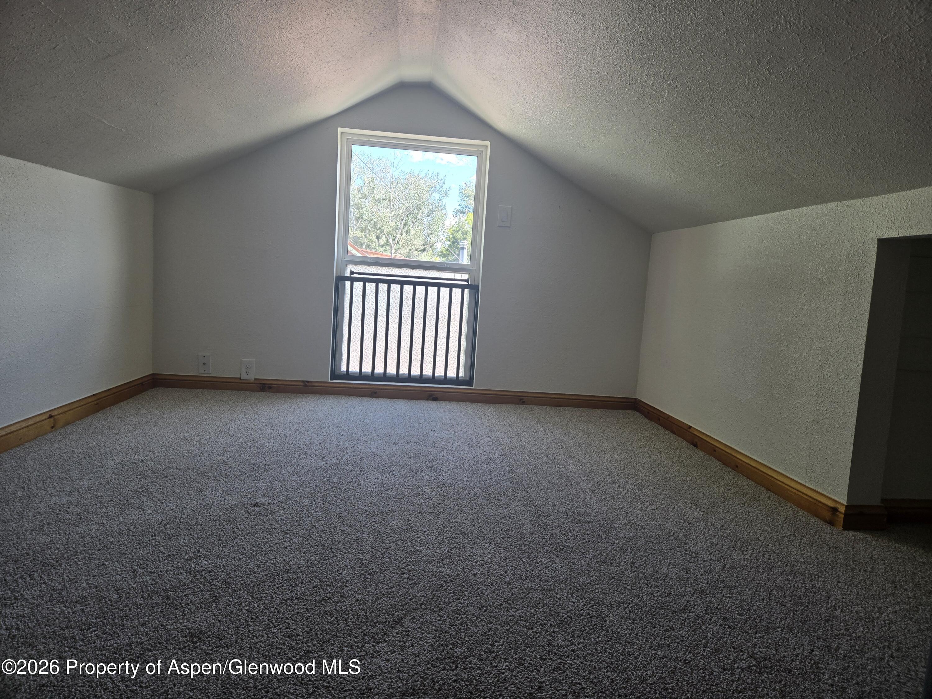 561 1/2 Barclay Street