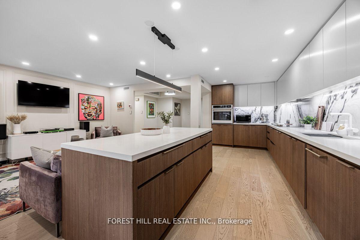 #201 - 900 Yonge Street, Toronto Unit: 201