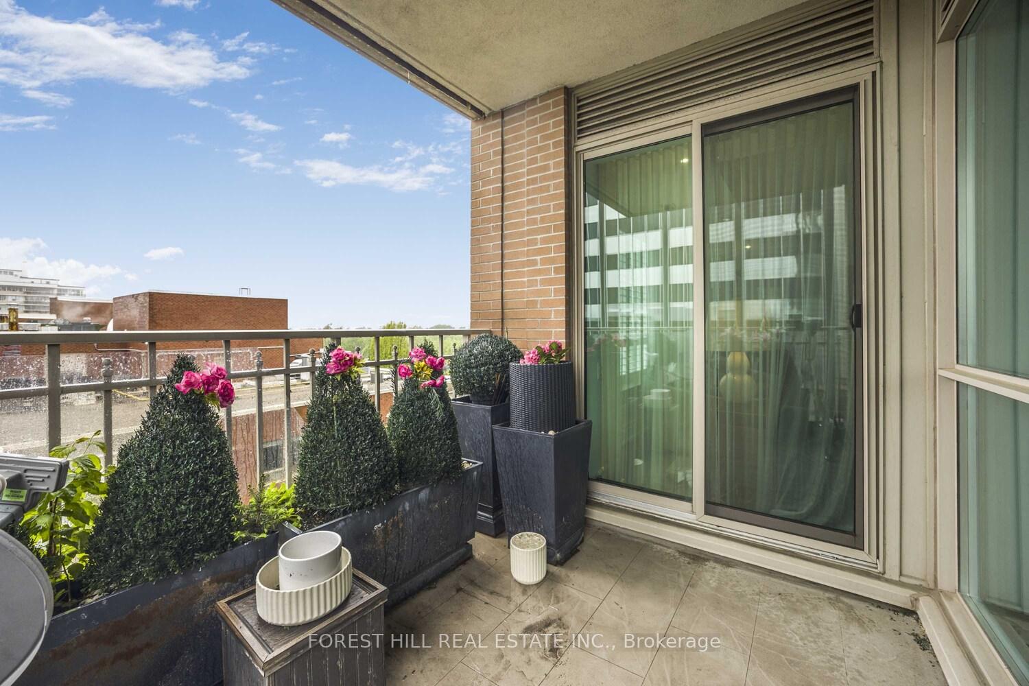 #802 - 155 St Clair Avenue, Toronto Unit: 802