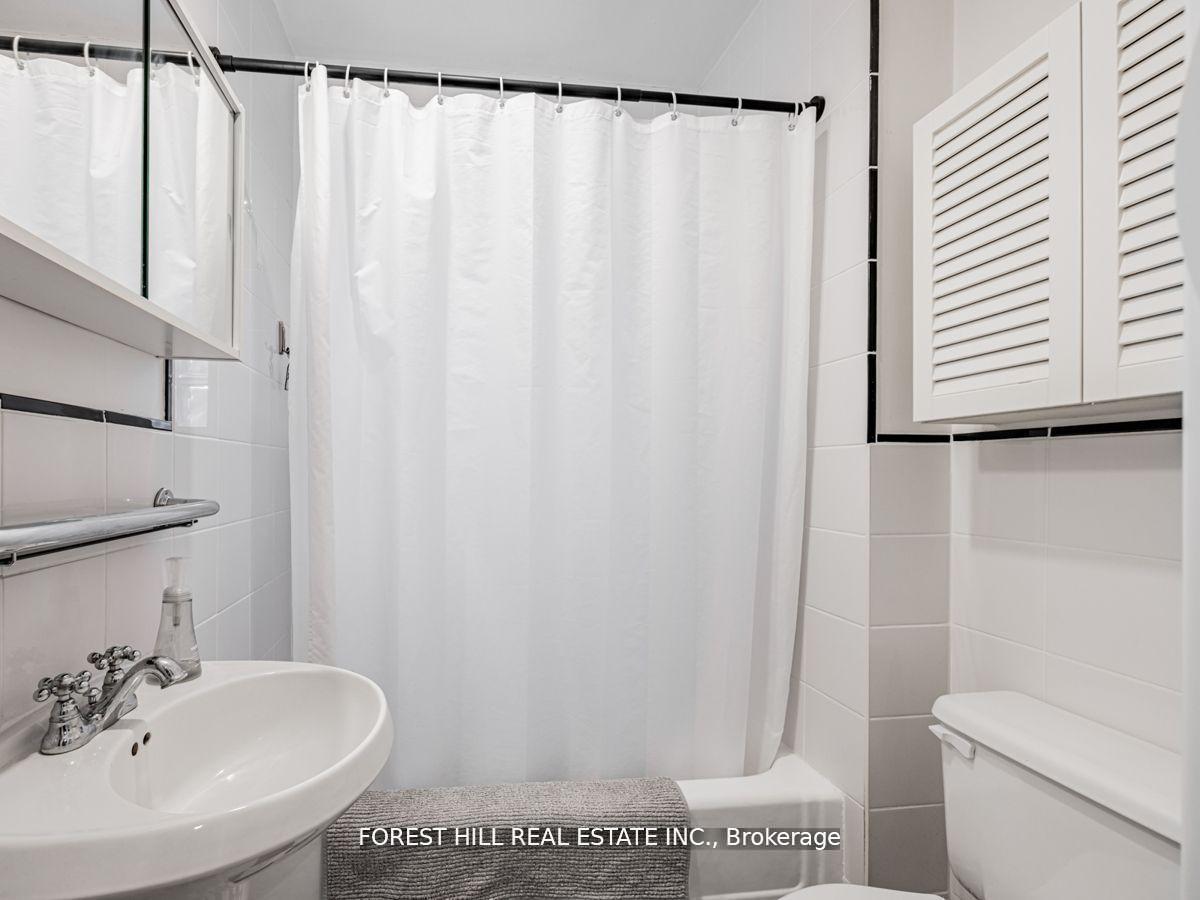 #305 - 1840 Bathurst Street, Toronto Unit: 305