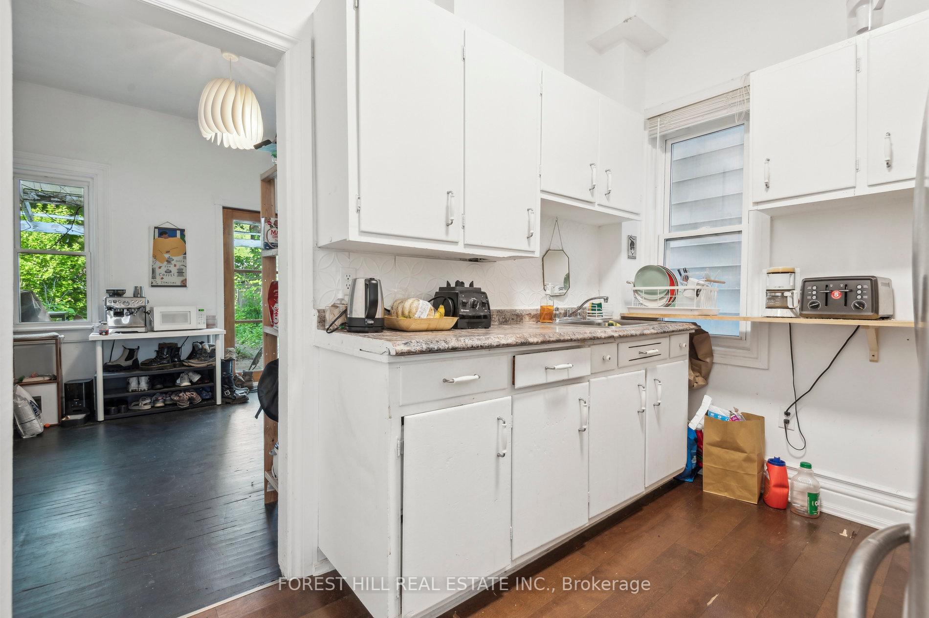 625 Crawford Street, Toronto