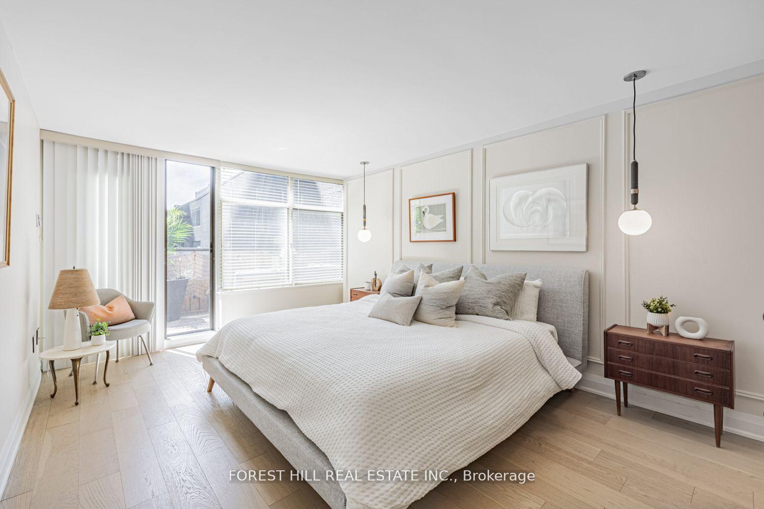 #201 - 900 Yonge Street, Toronto Unit: 201