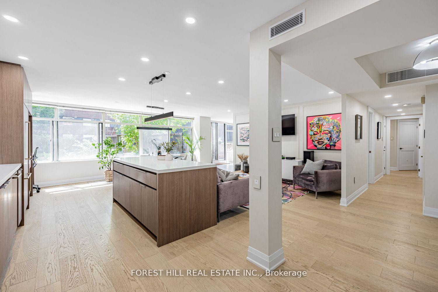 #201 - 900 Yonge Street, Toronto Unit: 201