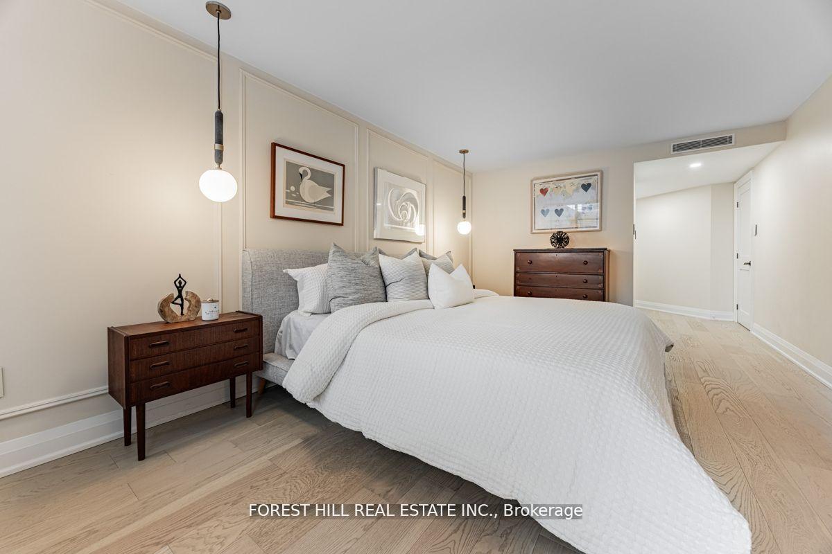 #201 - 900 Yonge Street, Toronto Unit: 201