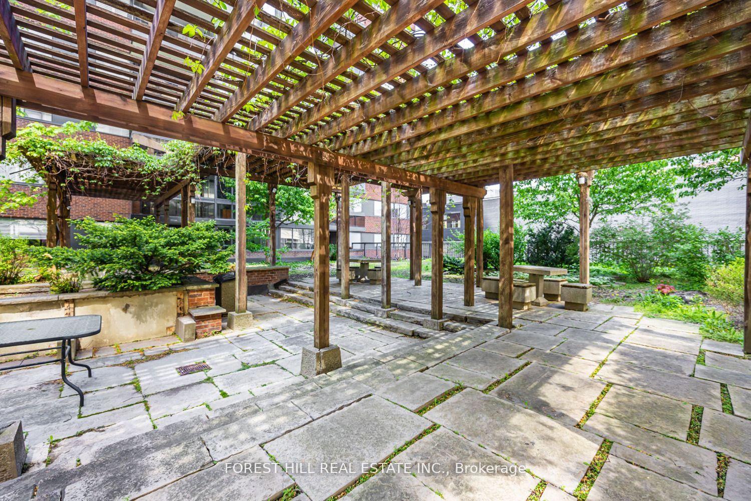 #201 - 900 Yonge Street, Toronto Unit: 201
