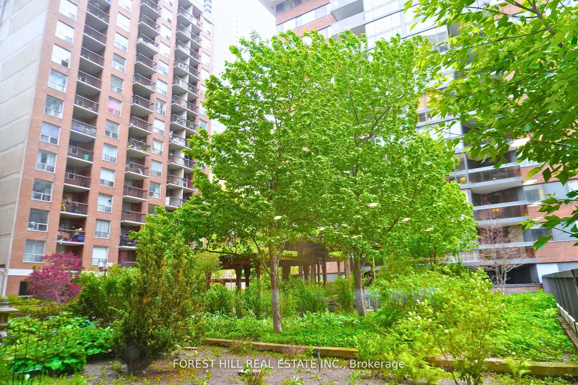 #201 - 900 Yonge Street, Toronto Unit: 201