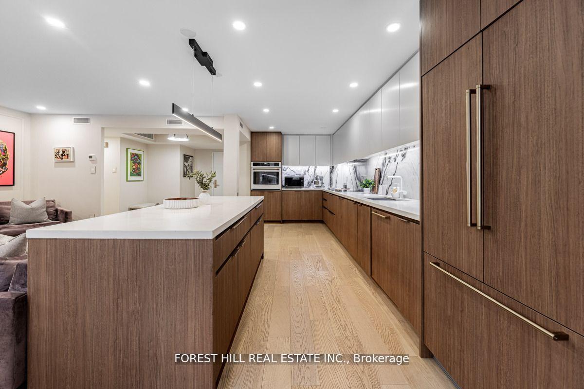#201 - 900 Yonge Street, Toronto Unit: 201