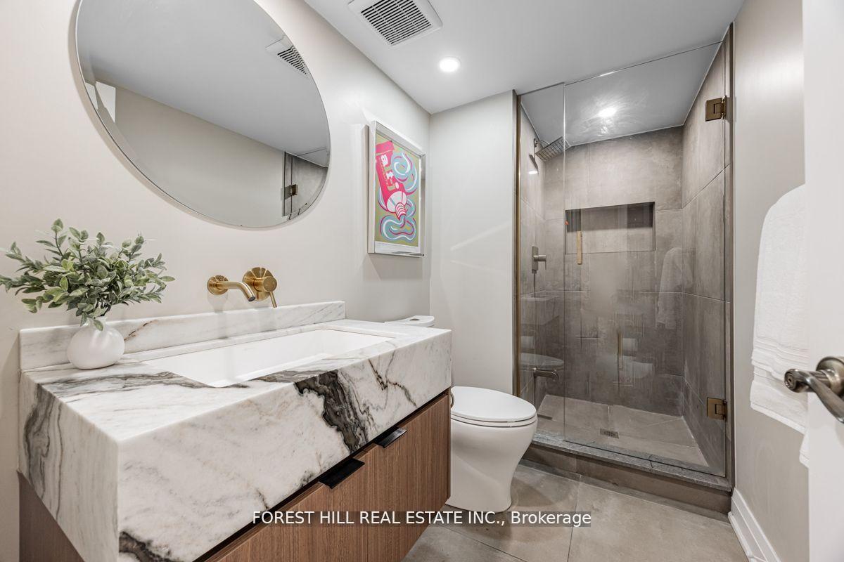#201 - 900 Yonge Street, Toronto Unit: 201