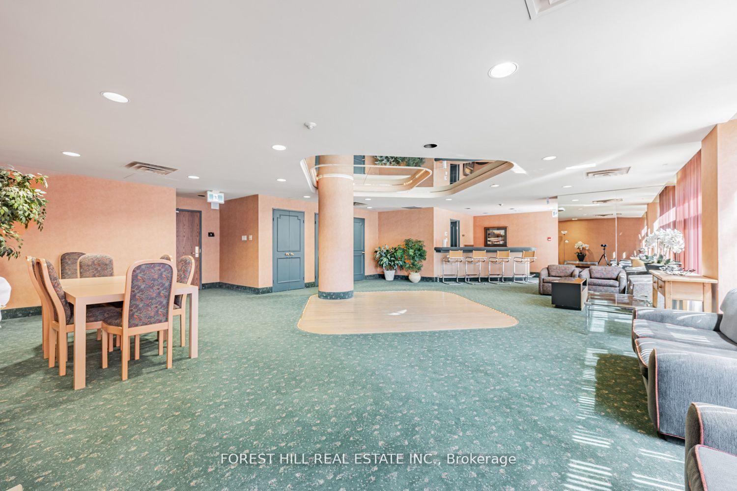 #201 - 900 Yonge Street, Toronto Unit: 201