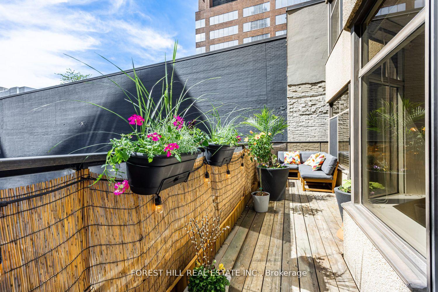 #201 - 900 Yonge Street, Toronto Unit: 201