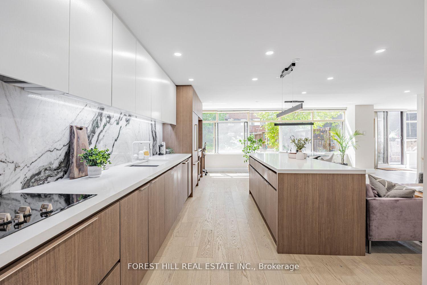 #201 - 900 Yonge Street, Toronto Unit: 201