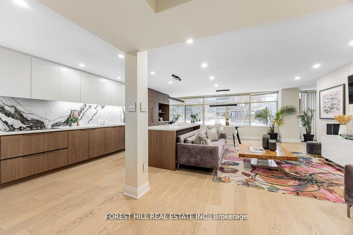 #201 - 900 Yonge Street, Toronto Unit: 201