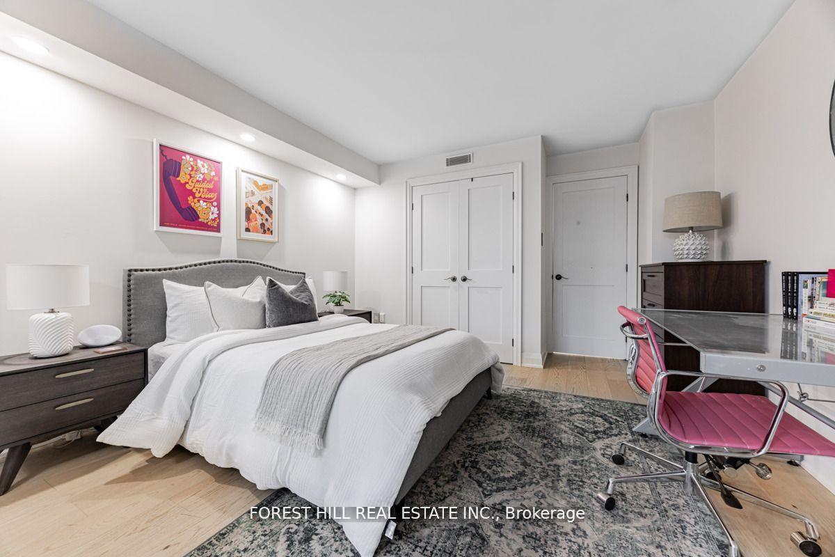 #201 - 900 Yonge Street, Toronto Unit: 201