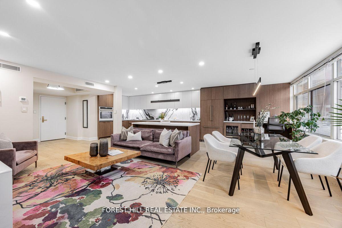 #201 - 900 Yonge Street, Toronto Unit: 201