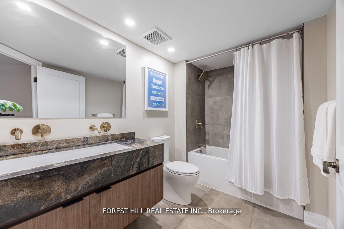 #201 - 900 Yonge Street, Toronto Unit: 201