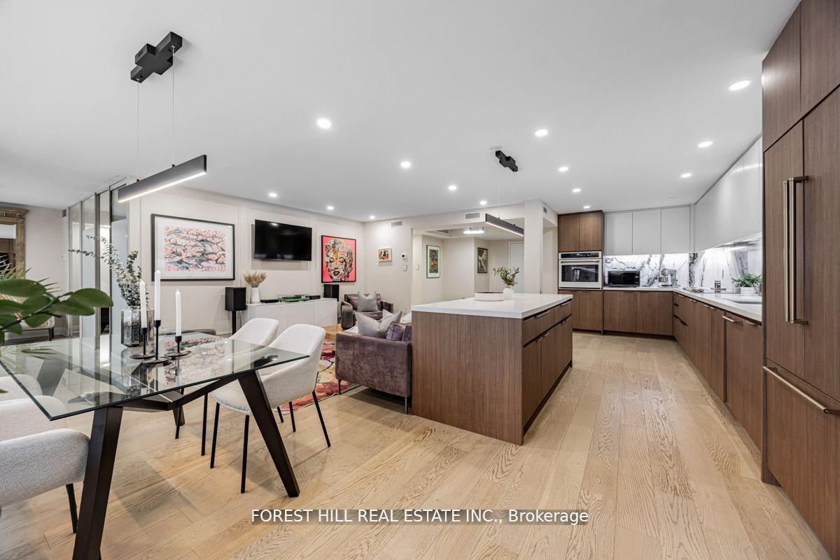 #201 - 900 Yonge Street, Toronto Unit: 201