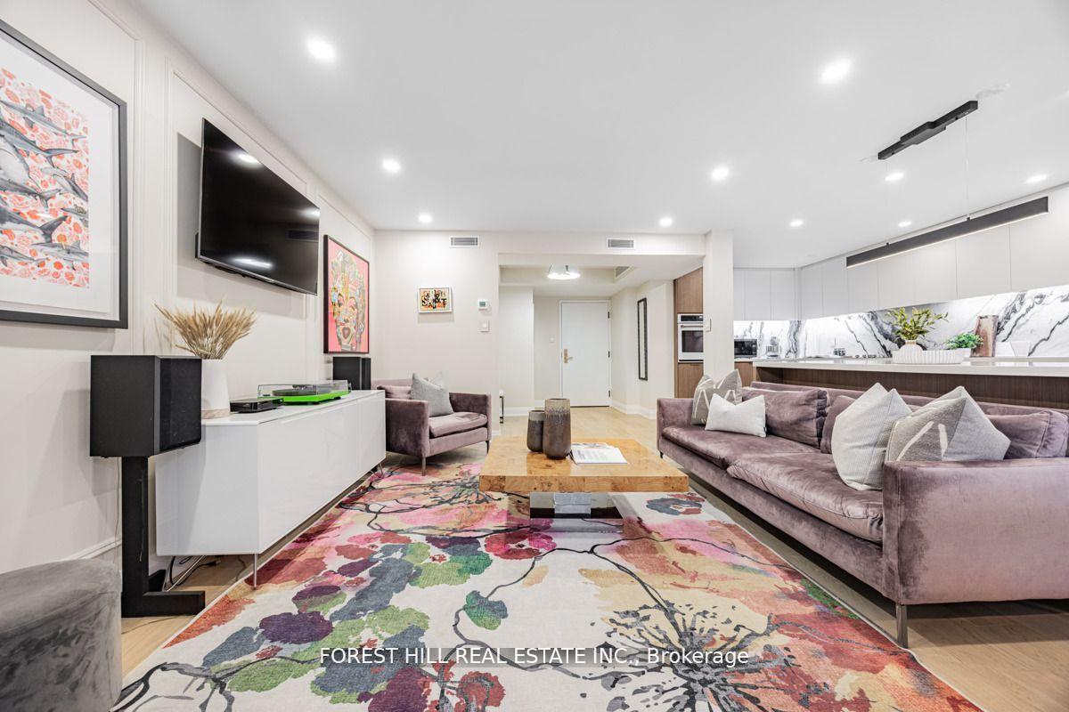 #201 - 900 Yonge Street, Toronto Unit: 201