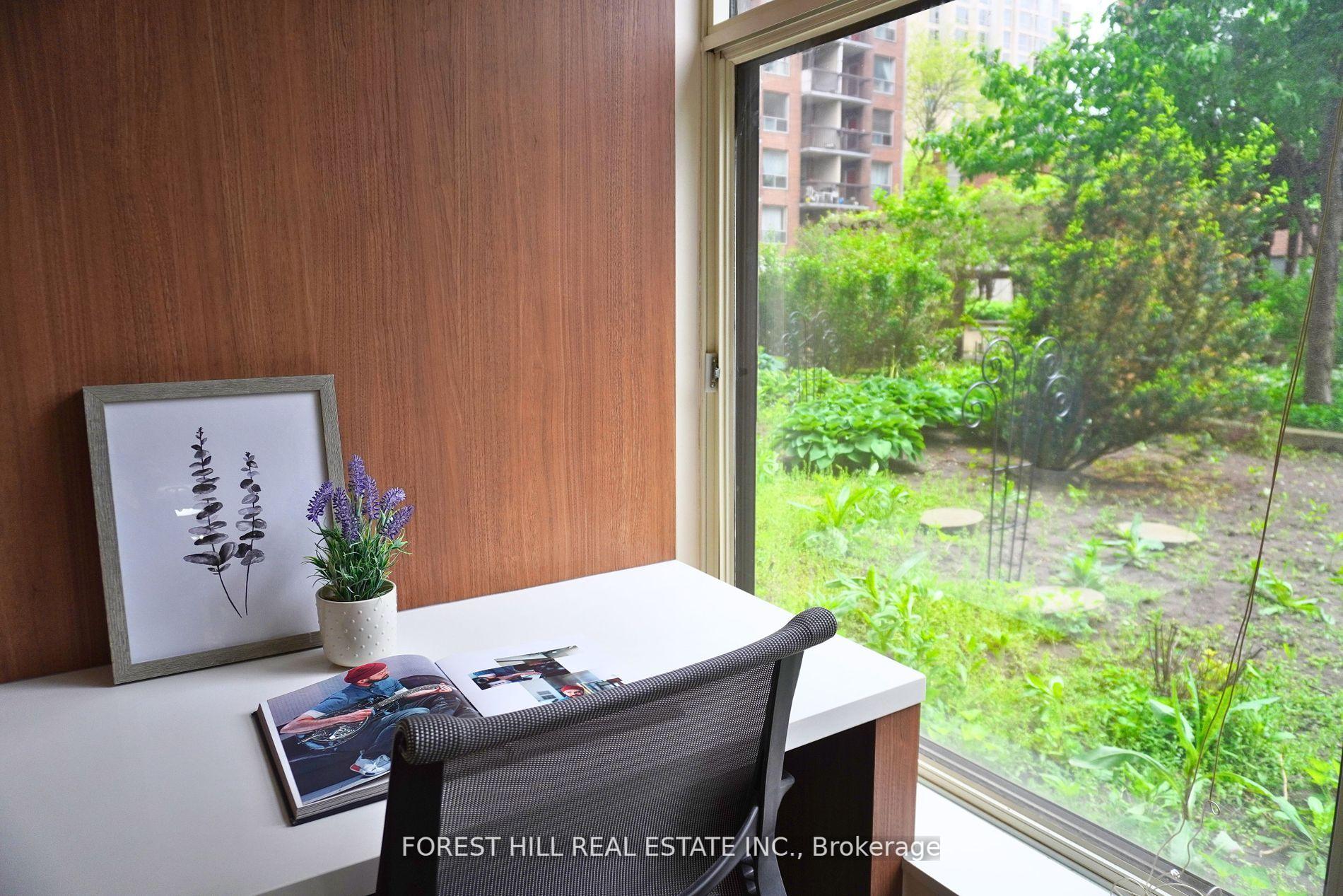 #201 - 900 Yonge Street, Toronto Unit: 201