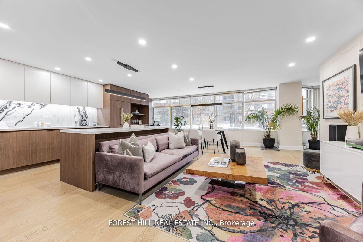 #201 - 900 Yonge Street, Toronto Unit: 201