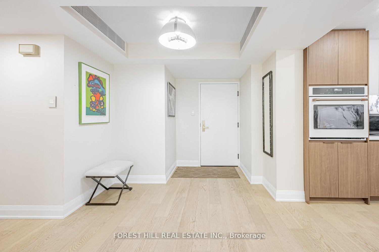 #201 - 900 Yonge Street, Toronto Unit: 201