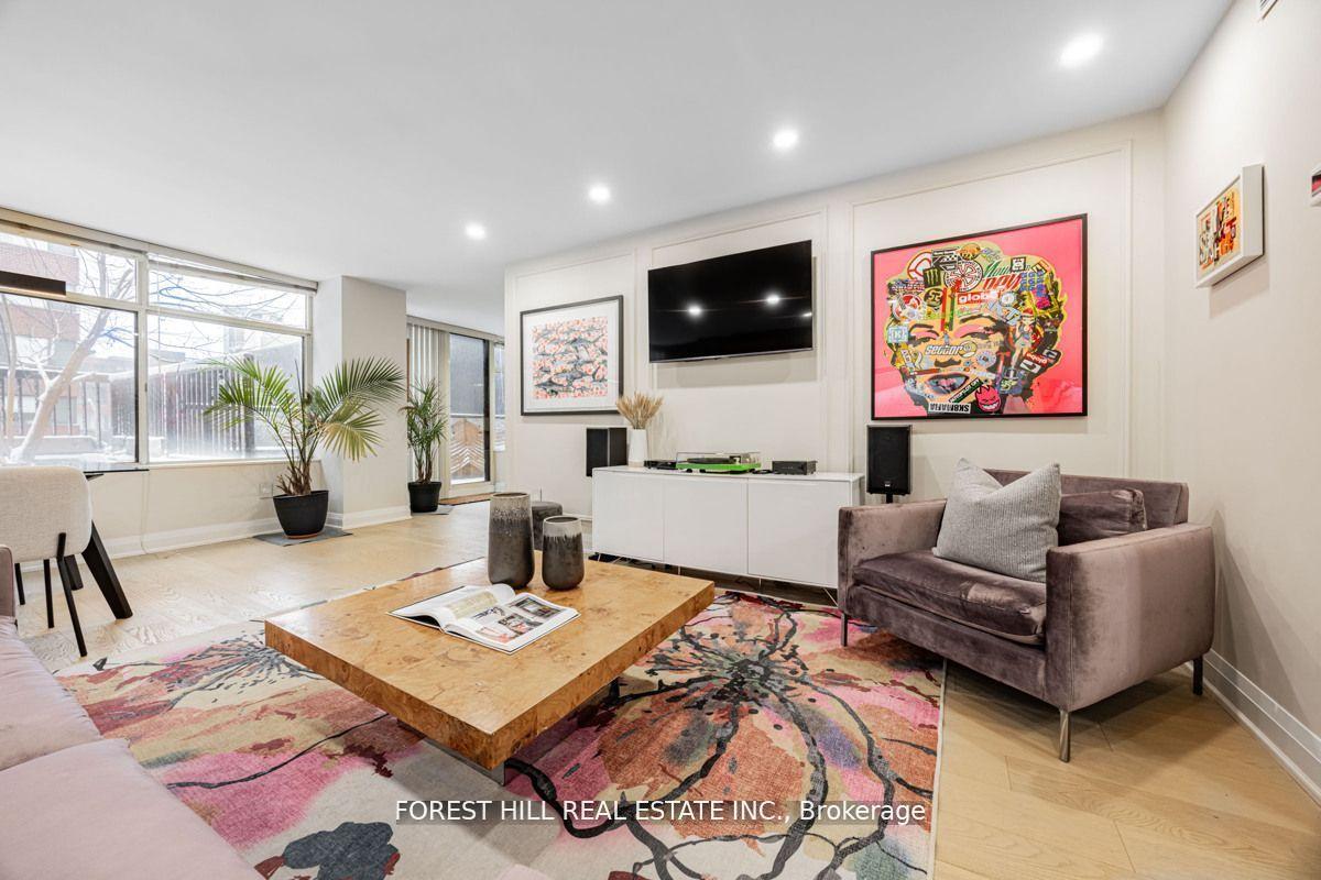 #201 - 900 Yonge Street, Toronto Unit: 201