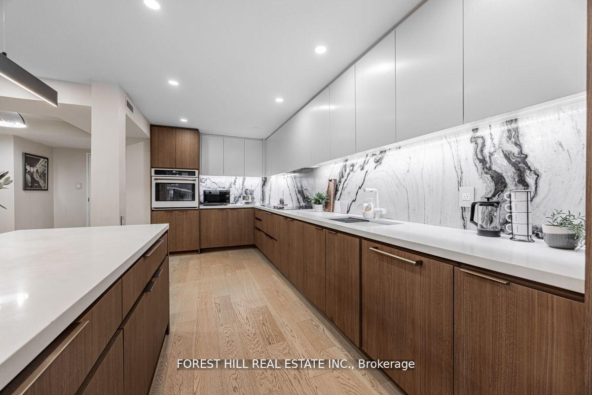 #201 - 900 Yonge Street, Toronto Unit: 201