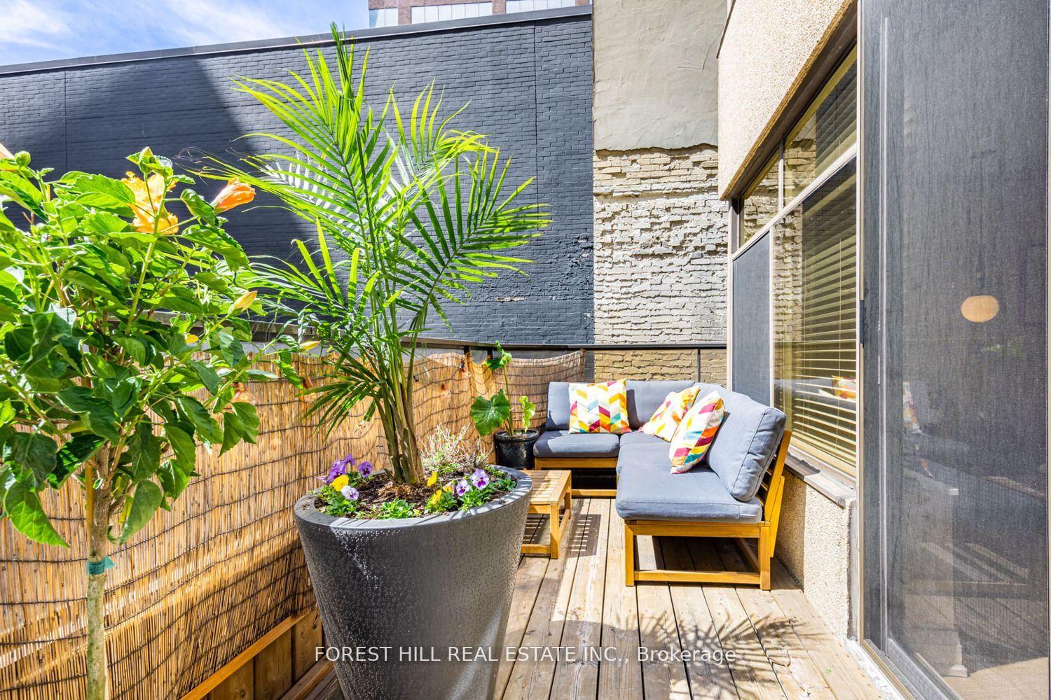 #201 - 900 Yonge Street, Toronto Unit: 201