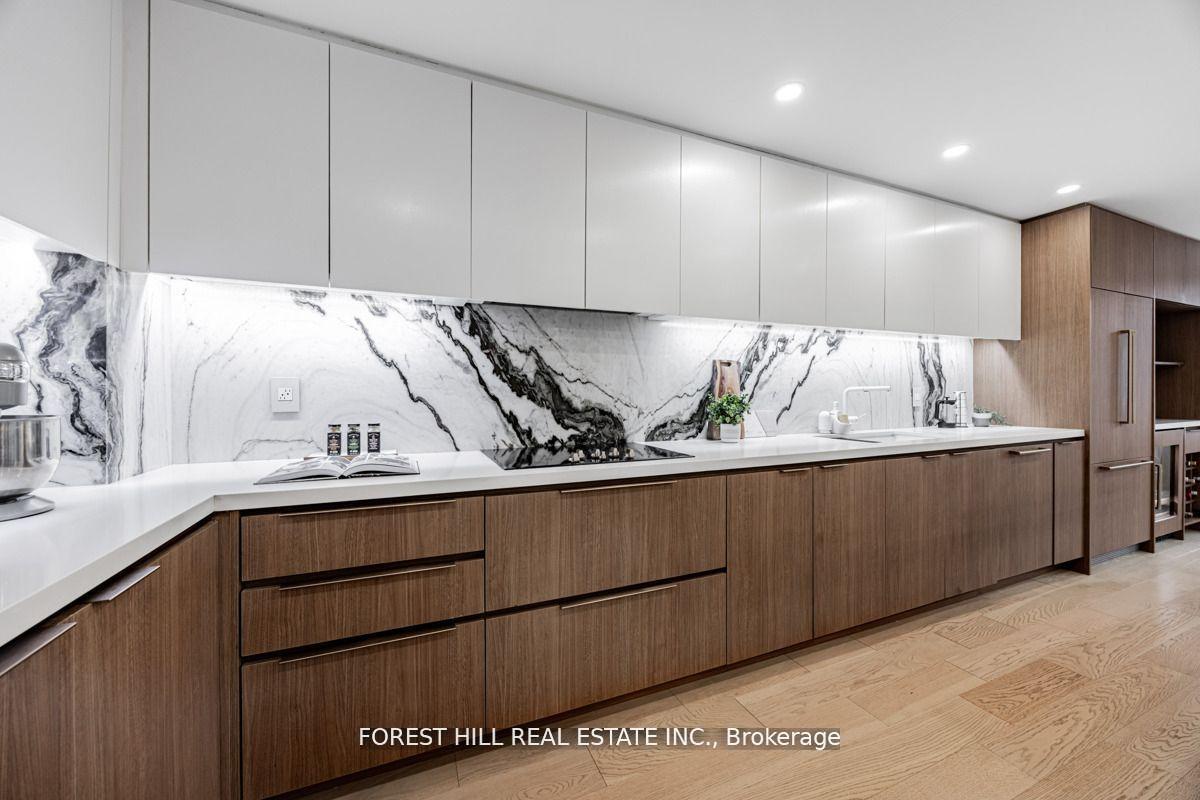 #201 - 900 Yonge Street, Toronto Unit: 201