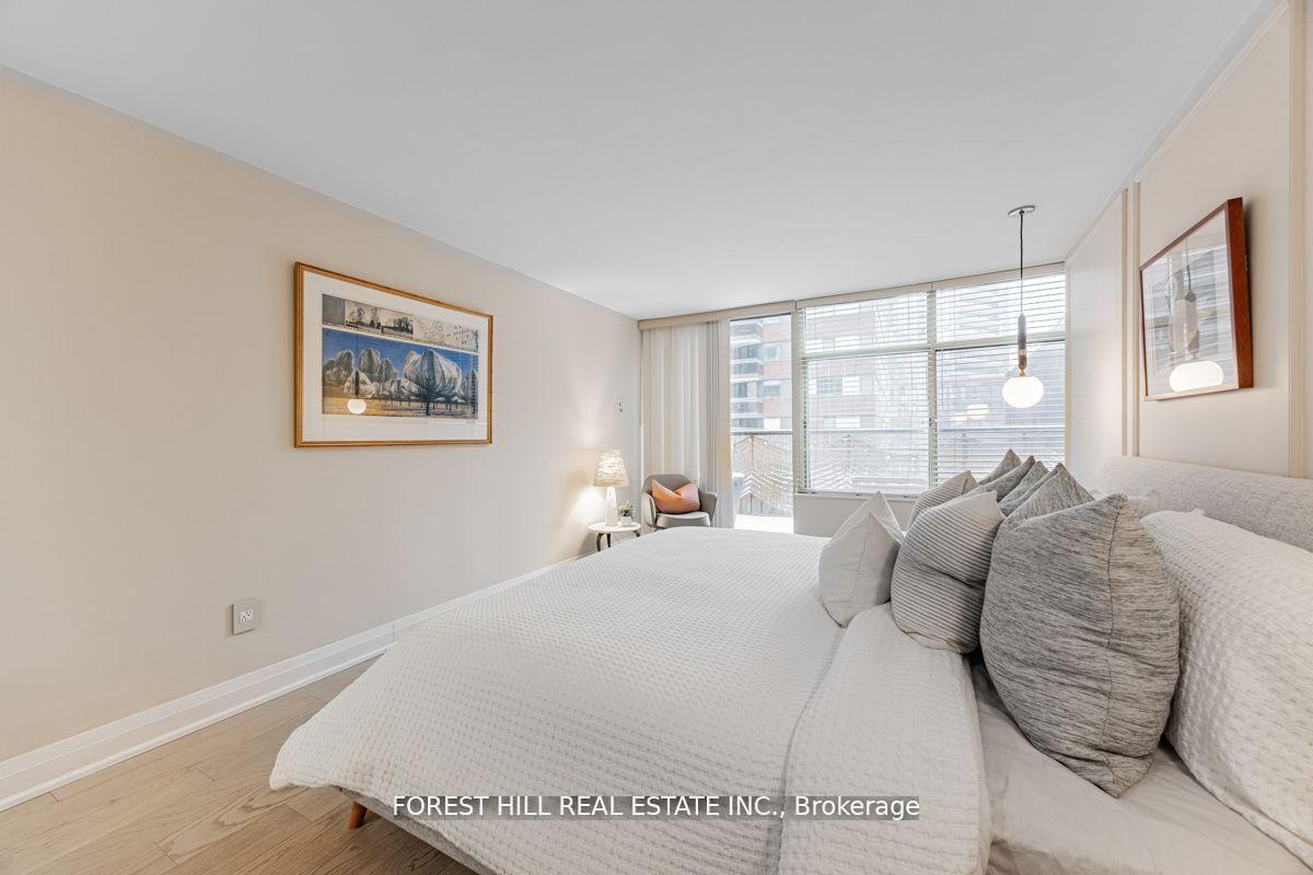 #201 - 900 Yonge Street, Toronto Unit: 201