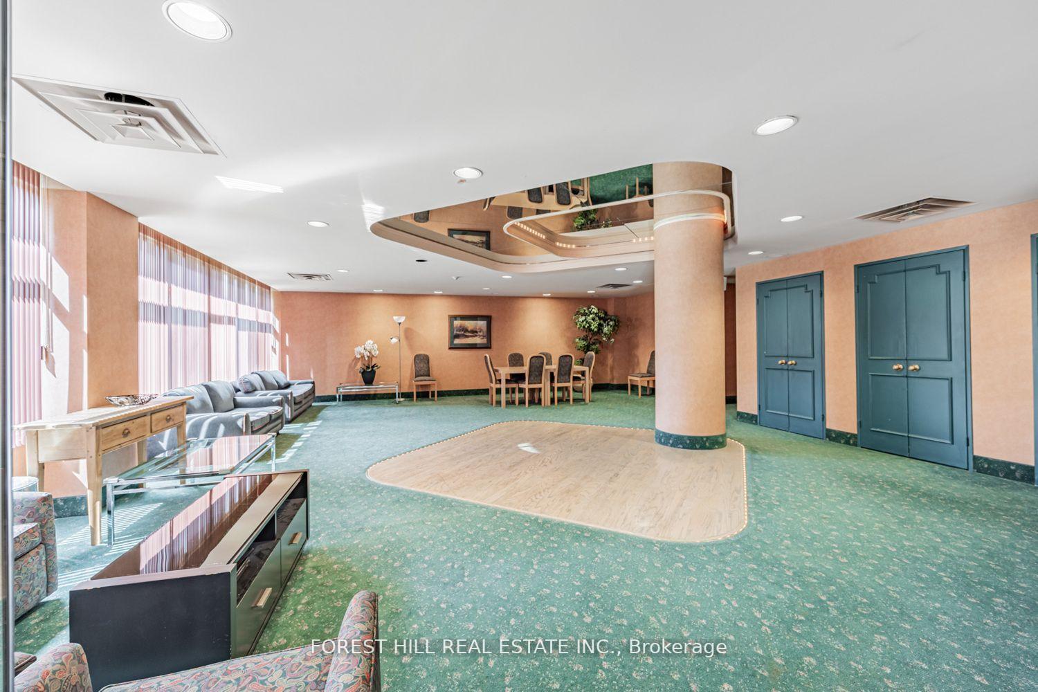 #201 - 900 Yonge Street, Toronto Unit: 201