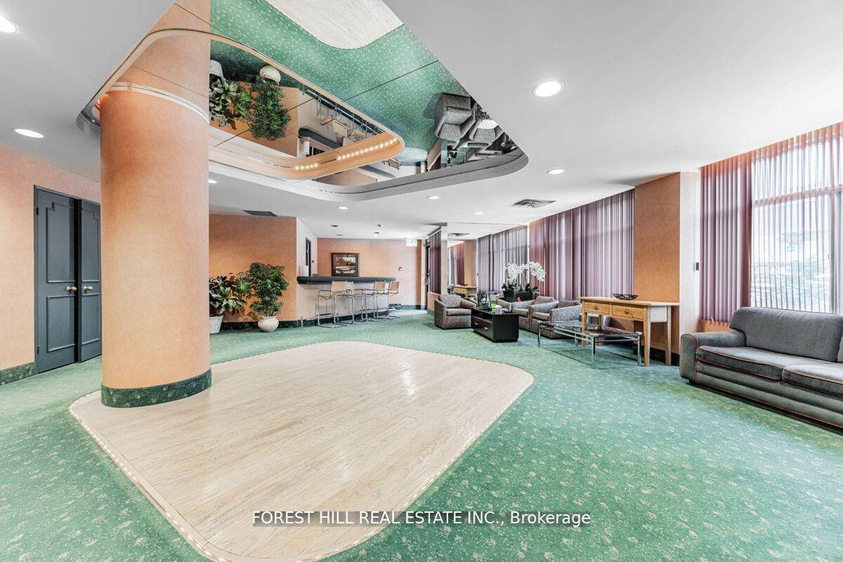 #201 - 900 Yonge Street, Toronto Unit: 201