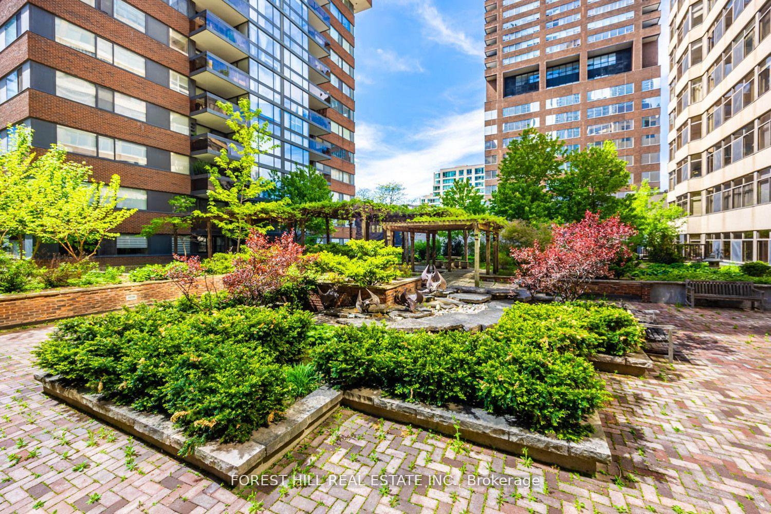 #201 - 900 Yonge Street, Toronto Unit: 201
