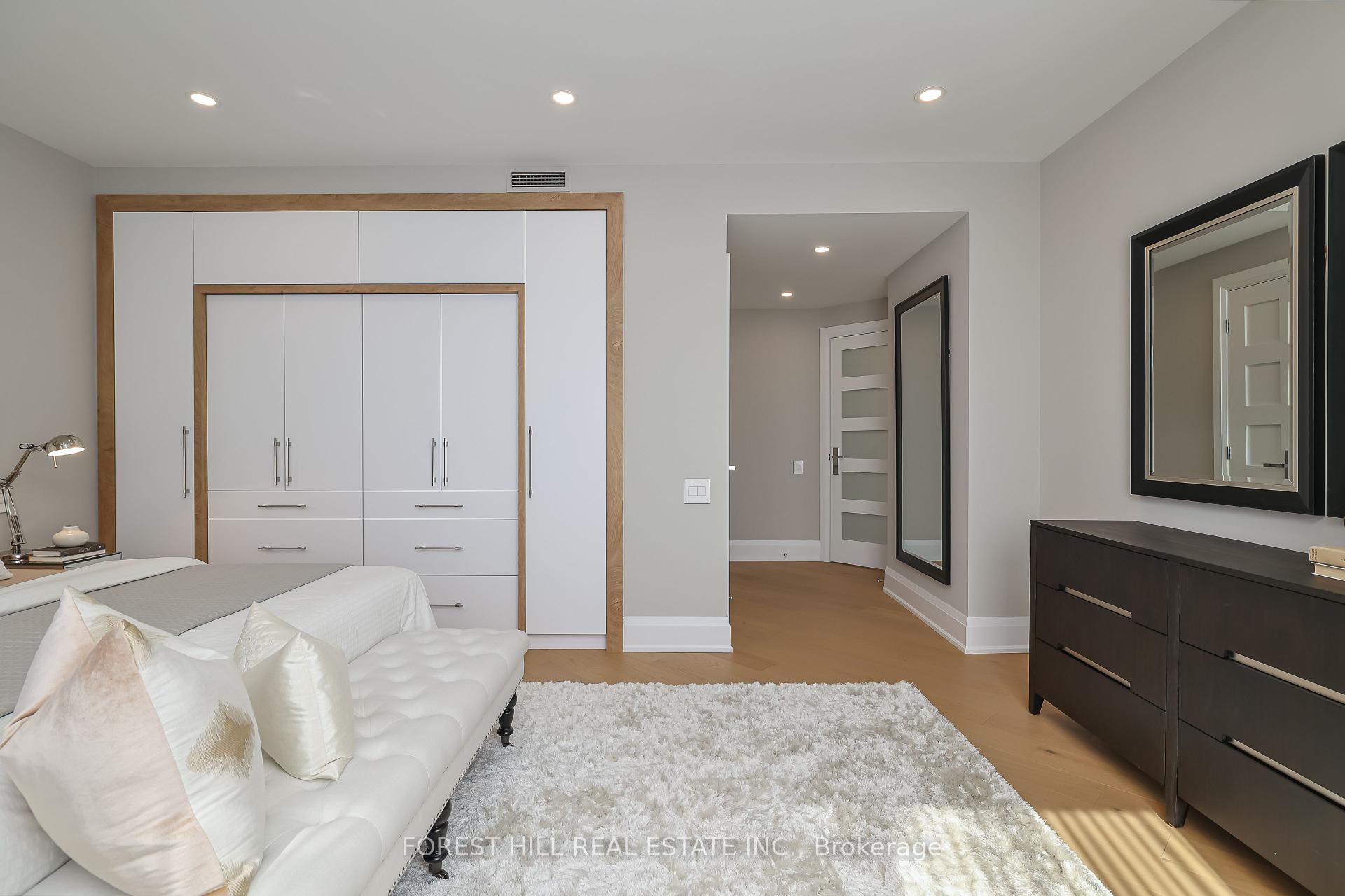 #301 - 342 Spadina Road, Toronto Unit: 301