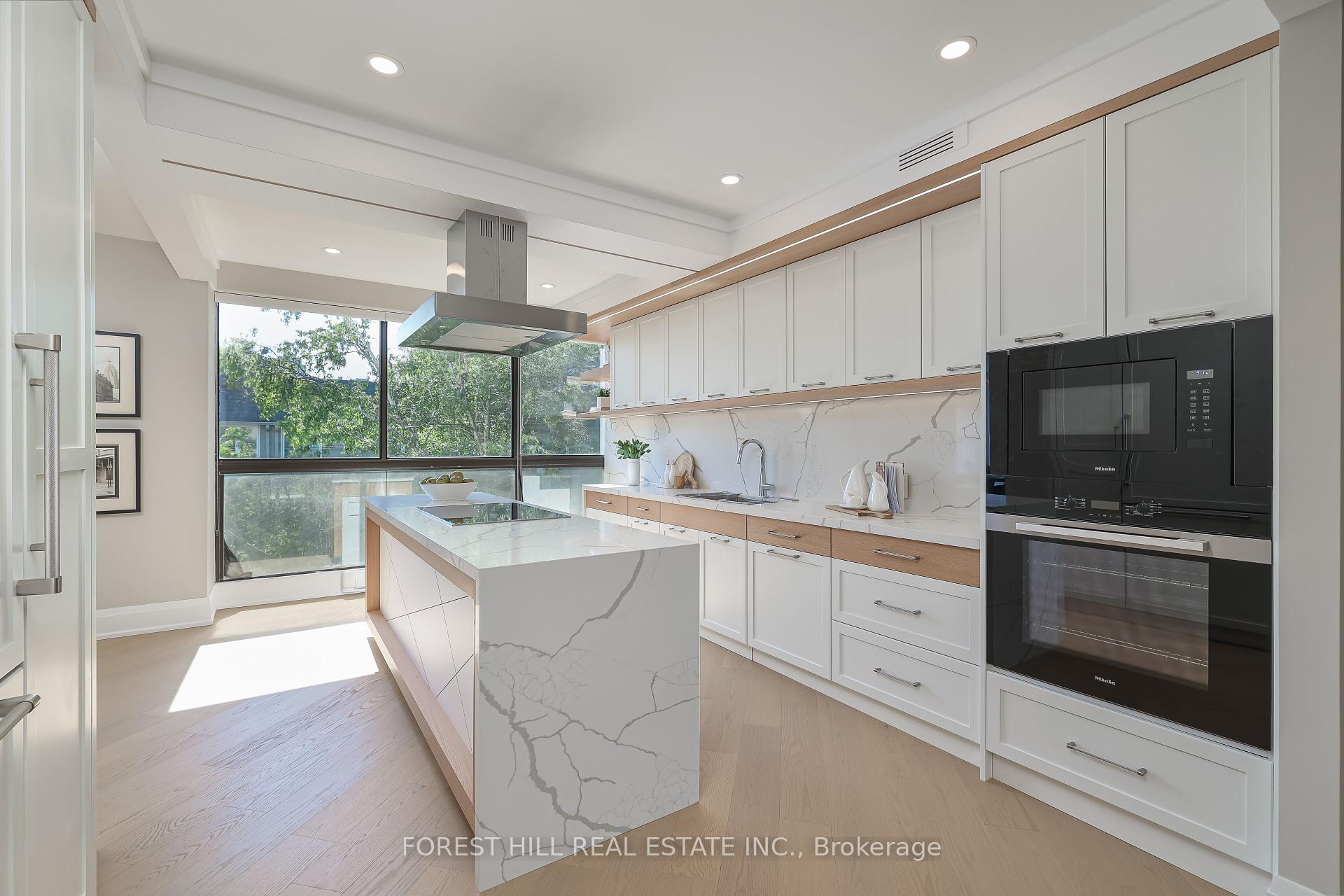 #301 - 342 Spadina Road, Toronto Unit: 301