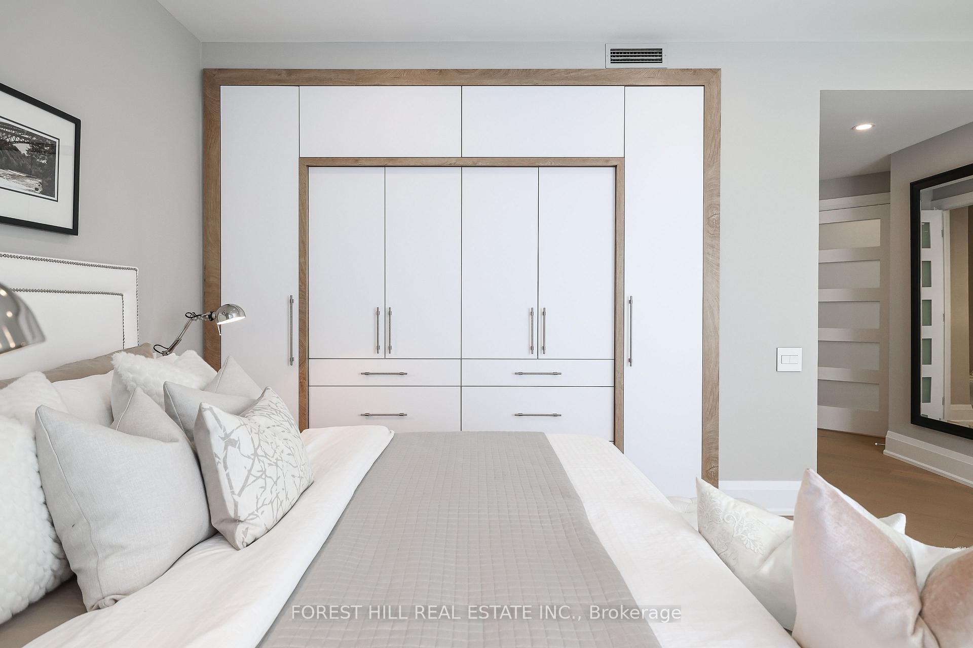 #301 - 342 Spadina Road, Toronto Unit: 301