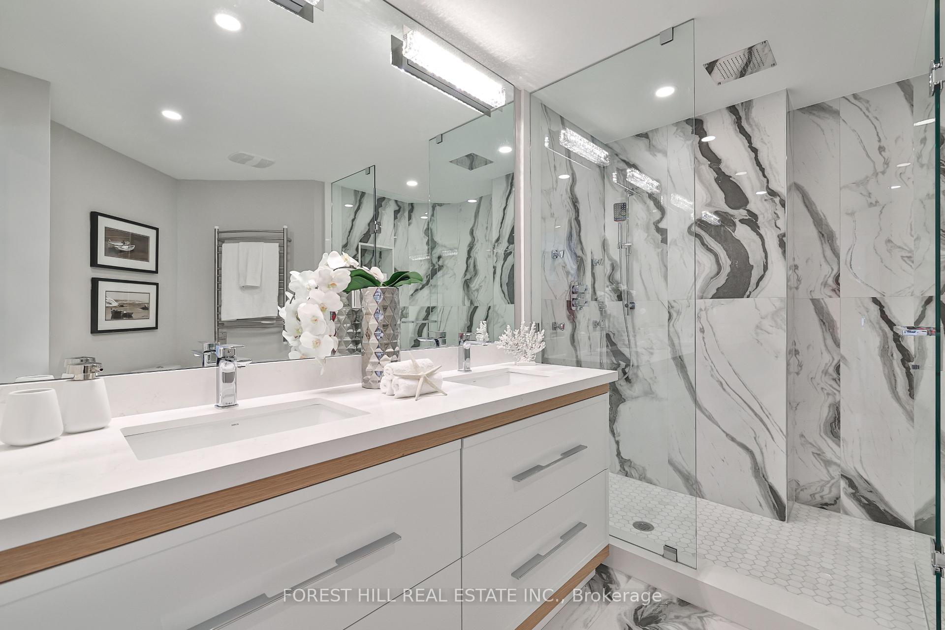 #301 - 342 Spadina Road, Toronto Unit: 301