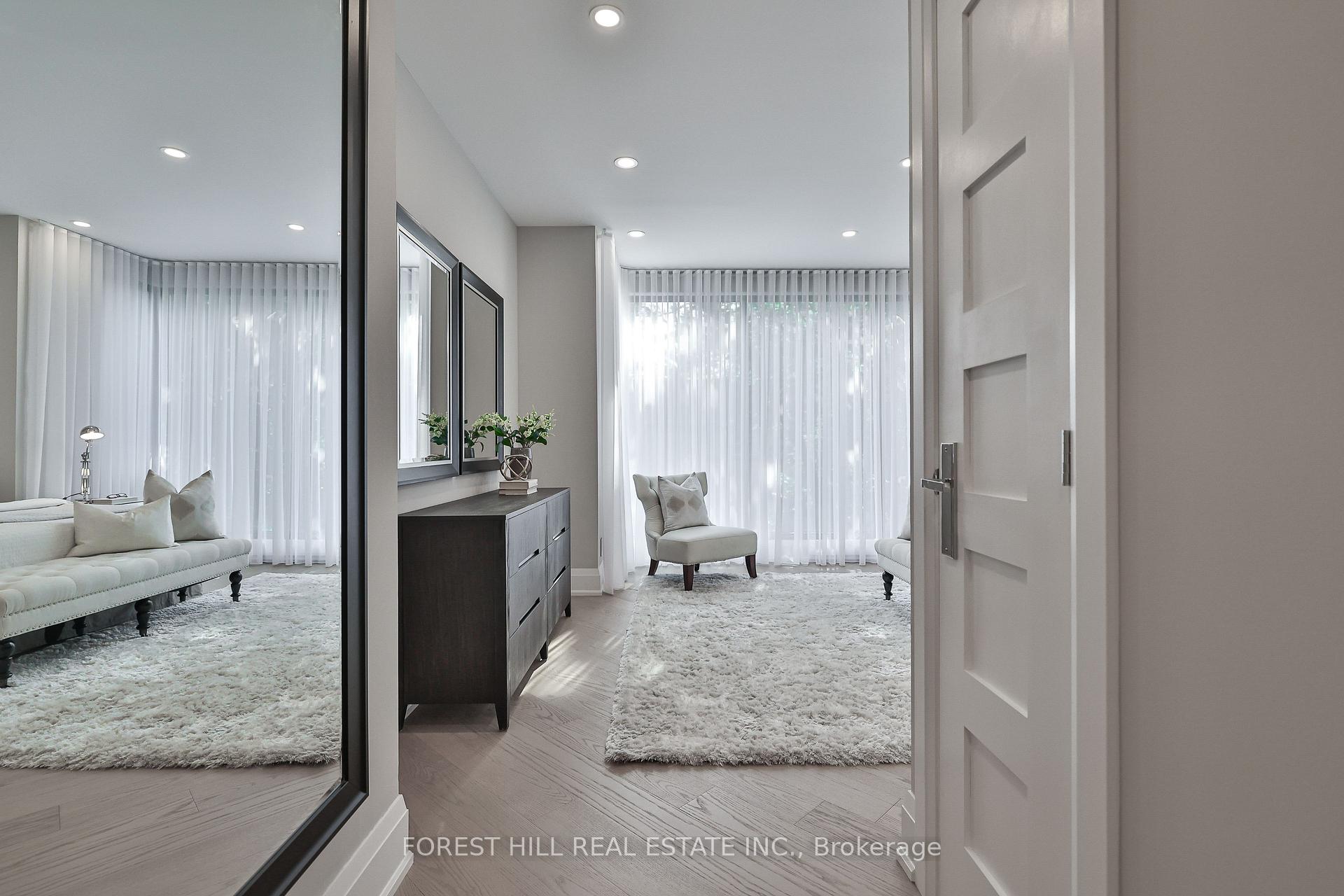 #301 - 342 Spadina Road, Toronto Unit: 301