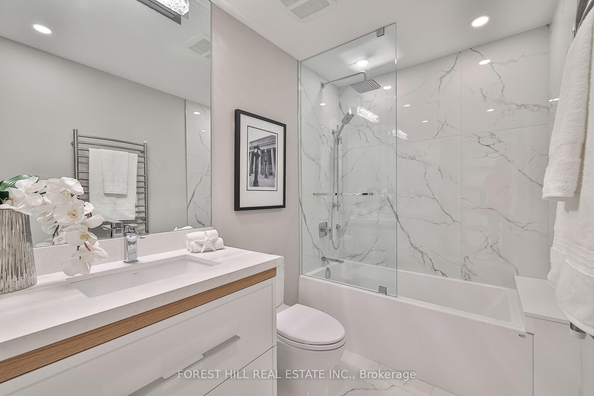 #301 - 342 Spadina Road, Toronto Unit: 301