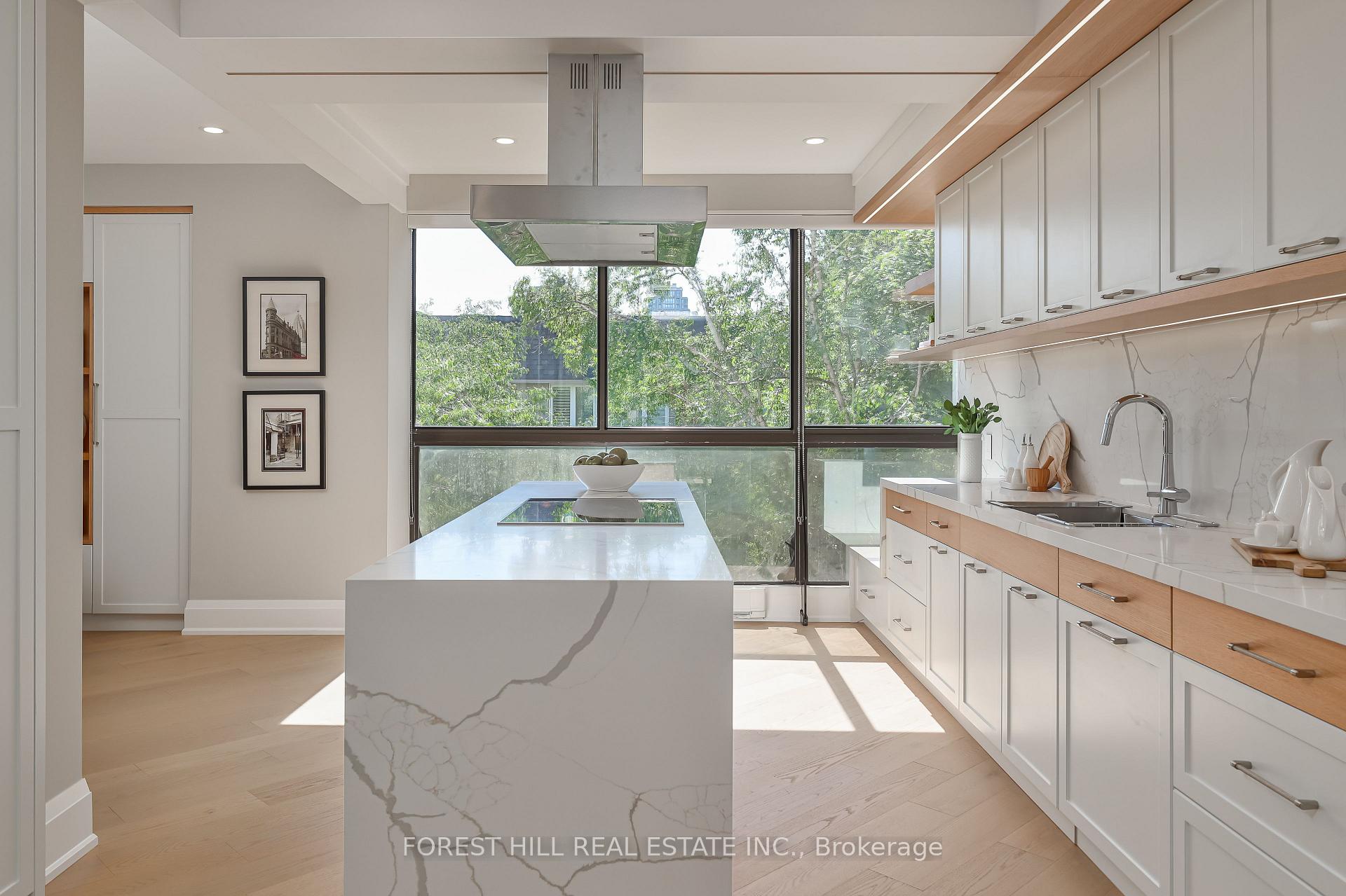 #301 - 342 Spadina Road, Toronto Unit: 301