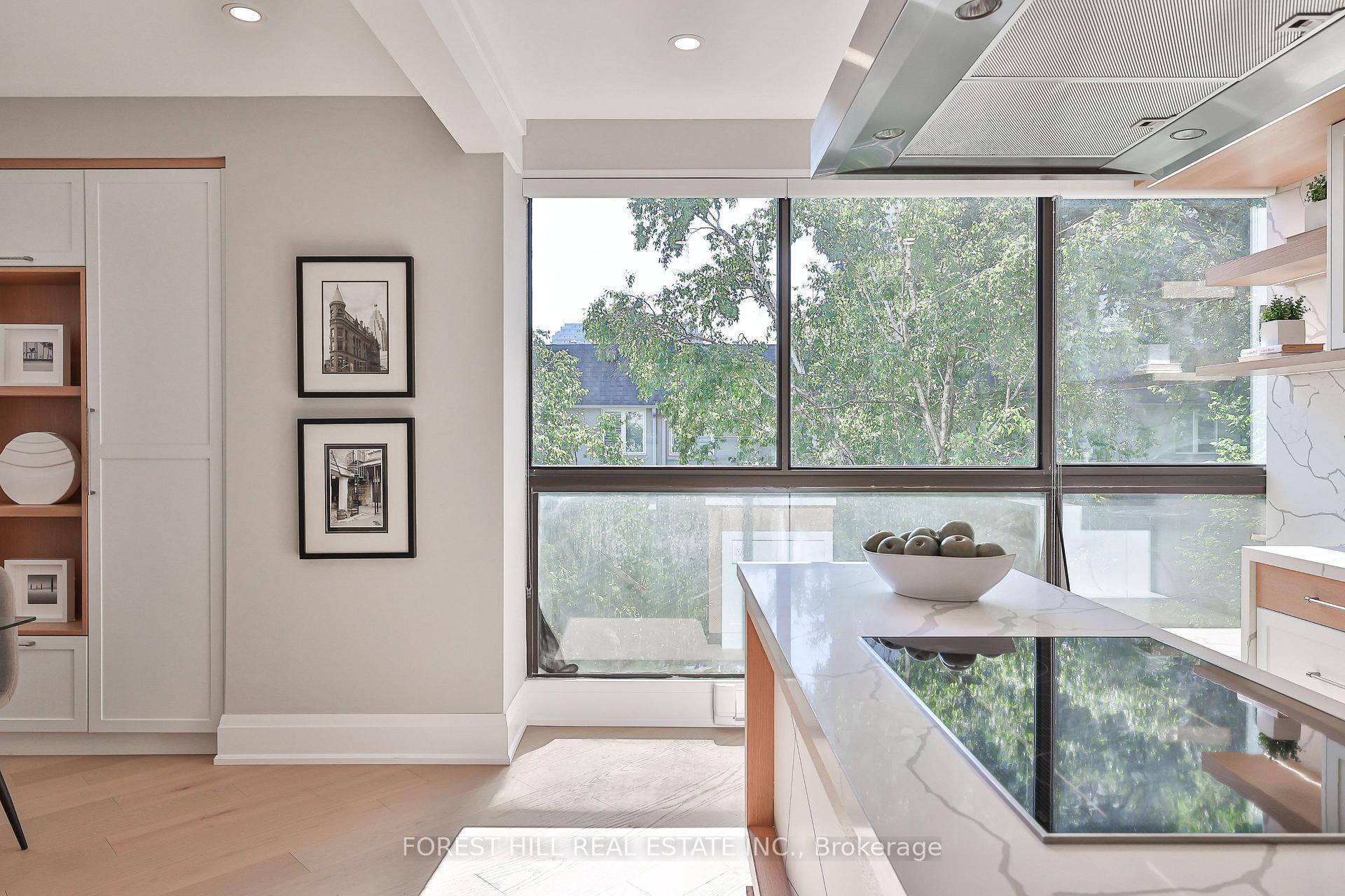 #301 - 342 Spadina Road, Toronto Unit: 301